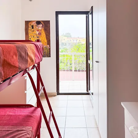 A Schiera Su Due Livelli Con Giardino Метапонто
