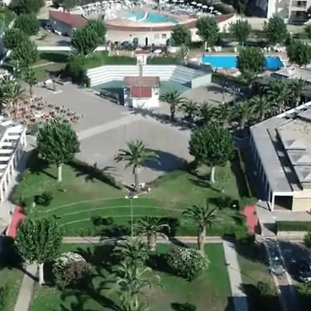 Дом отдыха A Schiera Su Due Livelli Con Giardino *