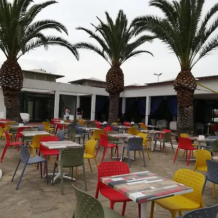 A Schiera Su Due Livelli Con Giardino * Метапонто