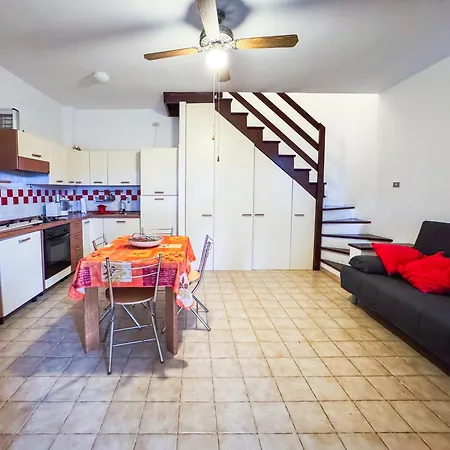 A Schiera Su Due Livelli Con Giardino