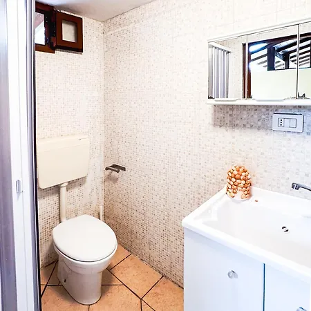 A Schiera Su Due Livelli Con Giardino