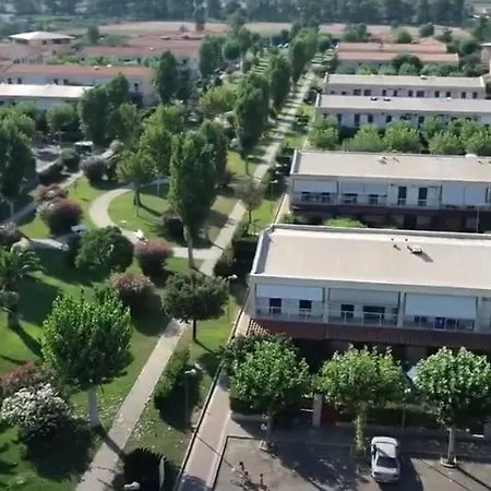 A Schiera Su Due Livelli Con Giardino *