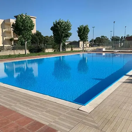 A Schiera Su Due Livelli Con Giardino Metaponto