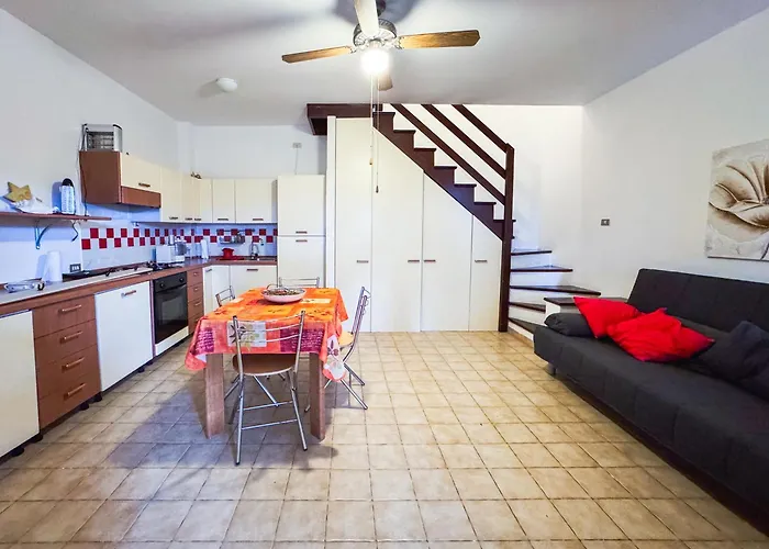 A Schiera Su Due Livelli Con Giardino