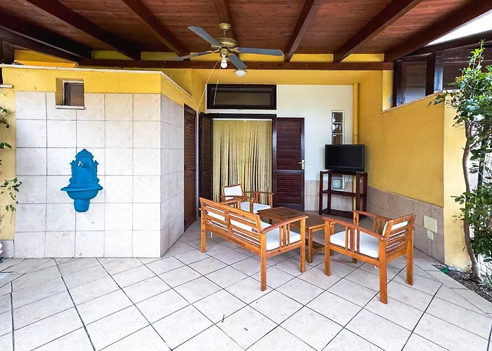 Vakantiehuis A Schiera Su Due Livelli Con Giardino