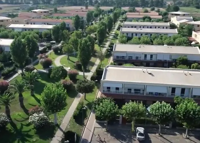 A Schiera Su Due Livelli Con Giardino *